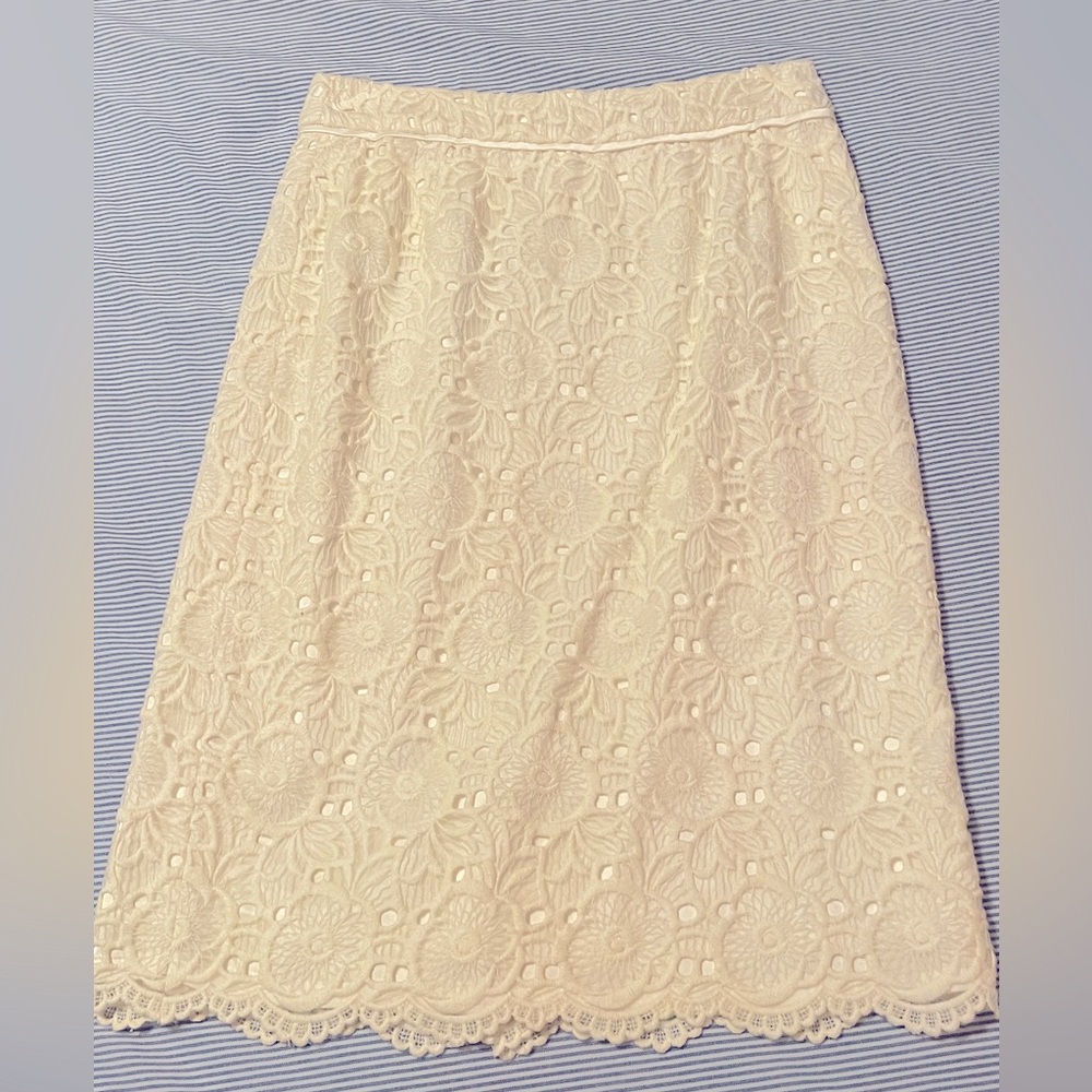 Antonio Melani Elegant Beige Floral Lace Skirt